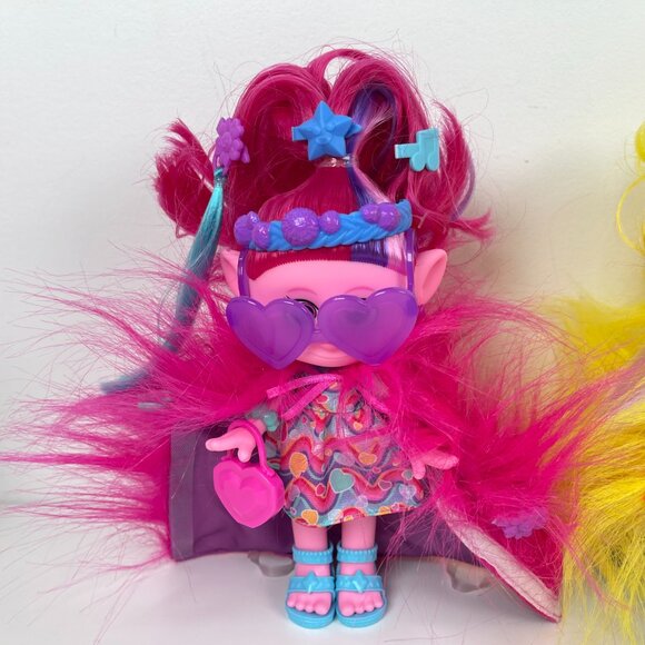 Trolls Band Together Fashion Doll, Hairsational Reveals Queen Poppy and Viva - Picture 2 of 13